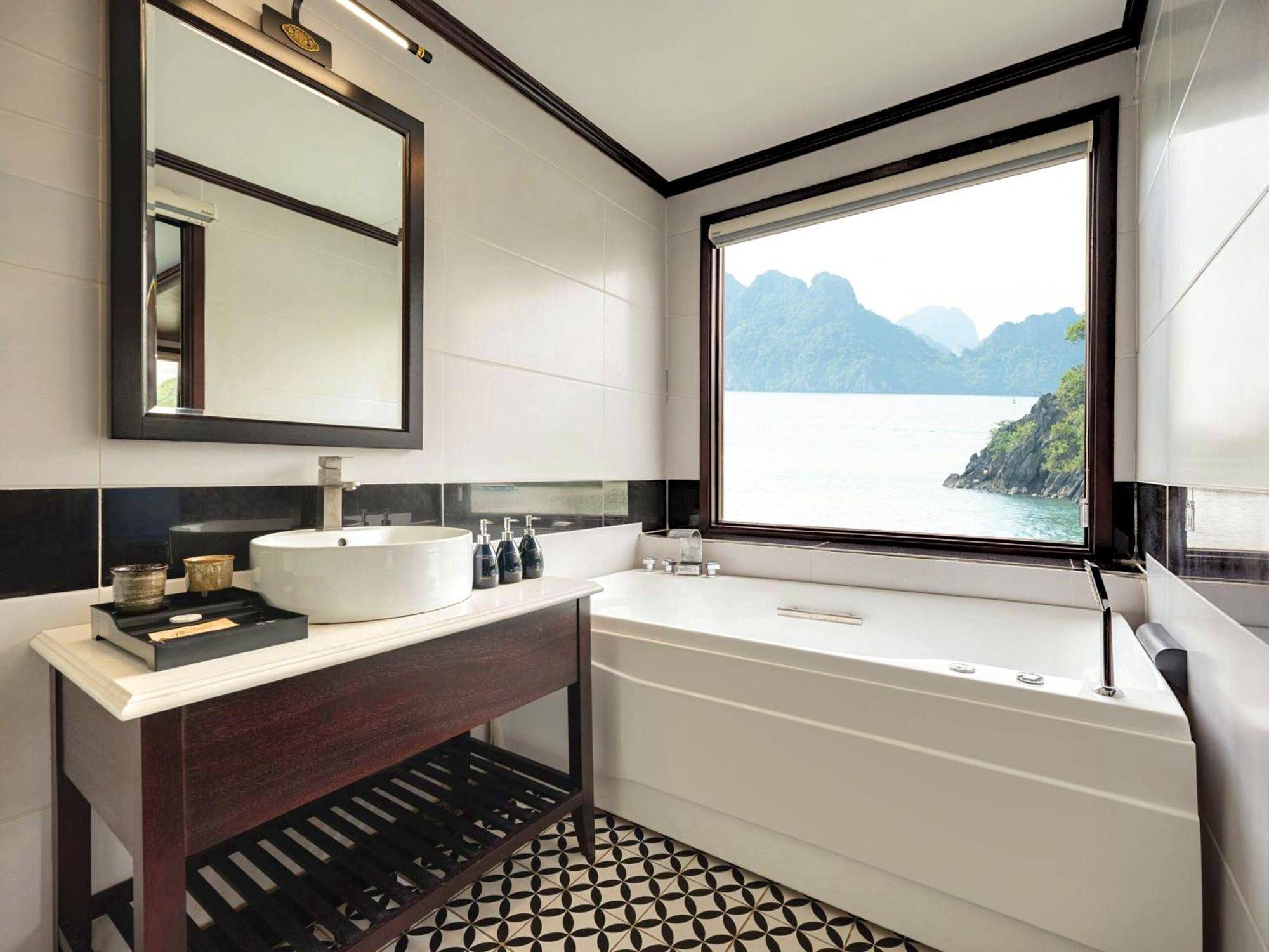 Le Journey Elegance Cruise Hotel Ha Long Exterior photo